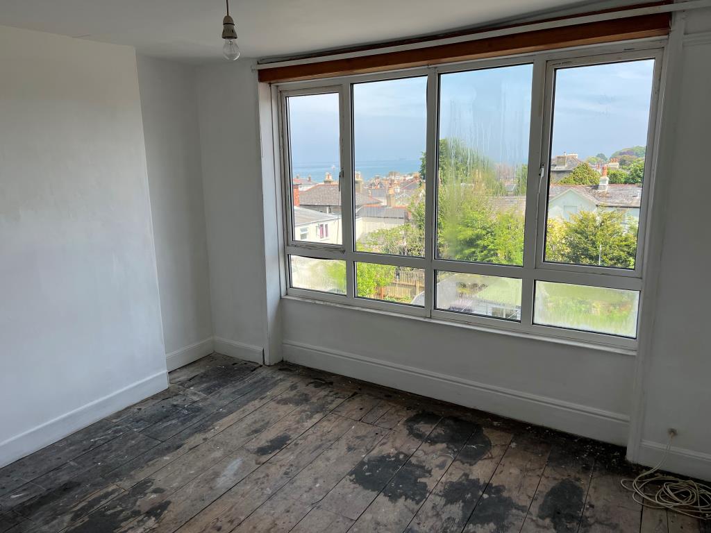 Lot: 87 - FOUR-BEDROOM TOWN CENTRE HOUSE FOR IMPROVEMENT - The Second Floor Rear Bedroom
